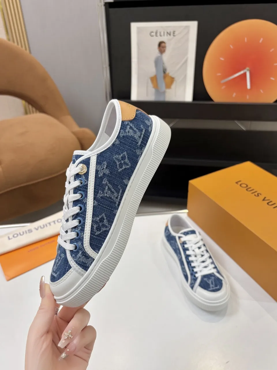 p580🐮🐮 LV couple skate shoes｜Classic jacquard, the ultimate code for a sweet outing! 👫** This pair of shoes is Louis Vuitton's love letter to fashionistas💌 - **classic presbyopic skate shoes**, the perfect choice for couples to go out on the street!  🔸 **Luxury details are a must-have**: Jacquard fabric  🔸 **So comfortable that you don’t want to take it off**: The sheepskin lining is skin-friendly and breathable, warm in autumn and winter without stuffing your feet, refreshing in spring and summer without being sticky, and you can wear it with a high-end feel in all seasons!  🔸 **Steady sense of security**: Non-slip rubber outsole, perfect grip, accompanying you through romantic streets.  **💑 Couple outfit inspiration**: ▪️ For boys, pair with leggings + baseball cap for a trendy street look!  ▪️ Girls can wear short skirts or shark pants, and the sweet and cool style is easy to choose~ **#Louis Vuitton #couple shoes #presbyopia classic** **👉 Click to collect and become the most fashionable CP in the circle of friends with him! ** Fabric: Imported cowhide/classic jacquard fabric Lining: Sheepskin lining Sole: Original rubber sole Size: Women’s size 35-42 (40/41/42 customized) Men’s size 39-45 (39.45 customized)
